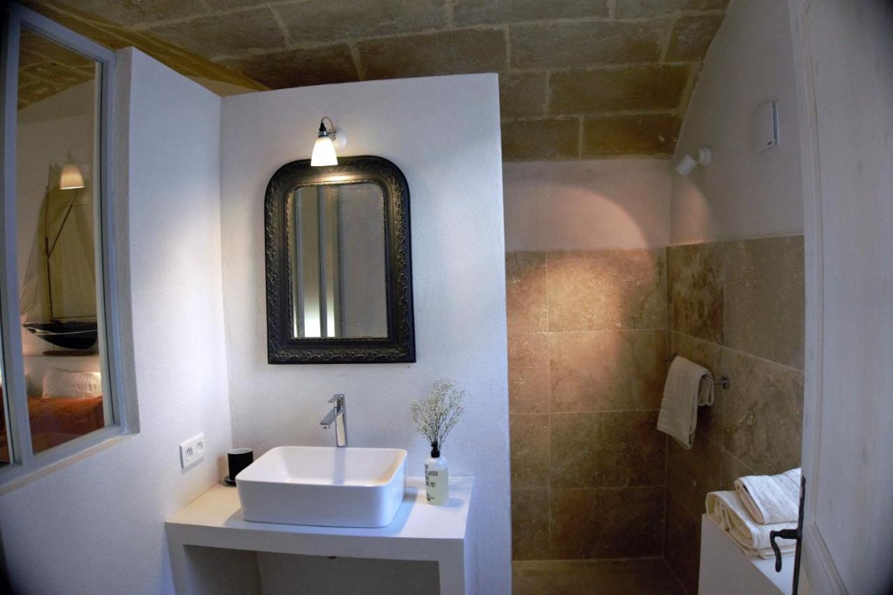 Les Canisses, Magnifique Appartement Avec Terrasse Au Coeur D'Uzes Exterior photo